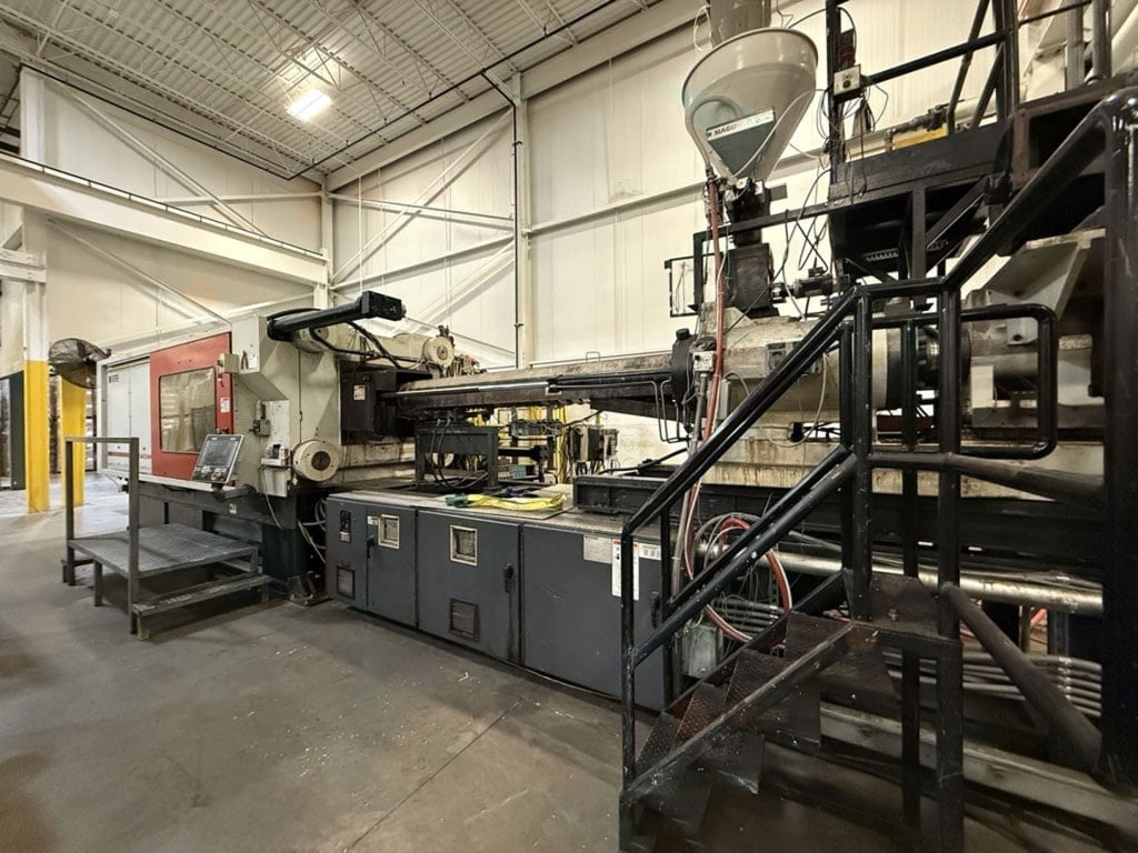 Used 2008 Milacron MM950 Injection Molding Machines: Horizontal