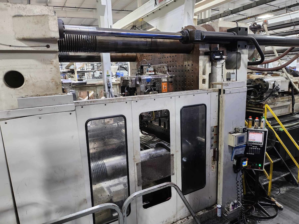 Used 2004 Milacron ML3000 Injection Molding Machines: Horizontal