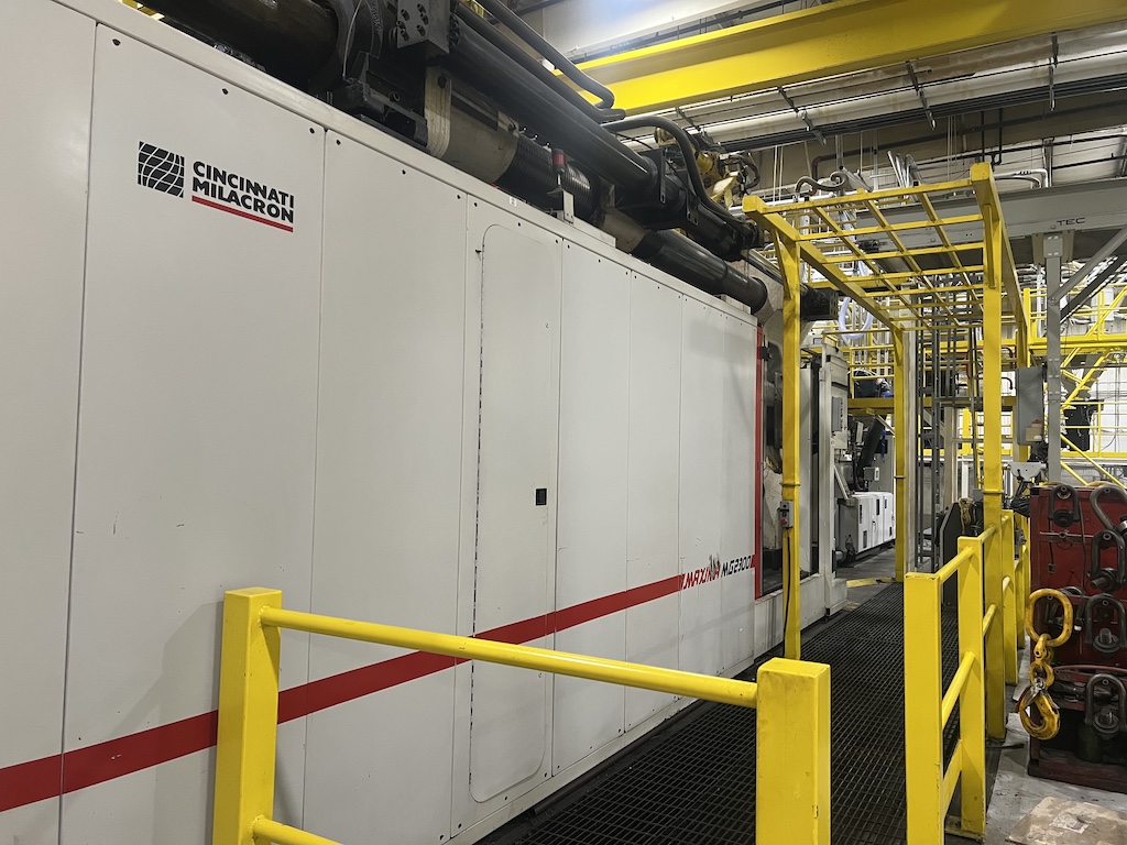 Used 2007 Milacron MG 2300 Injection Molding Machines: Horizontal