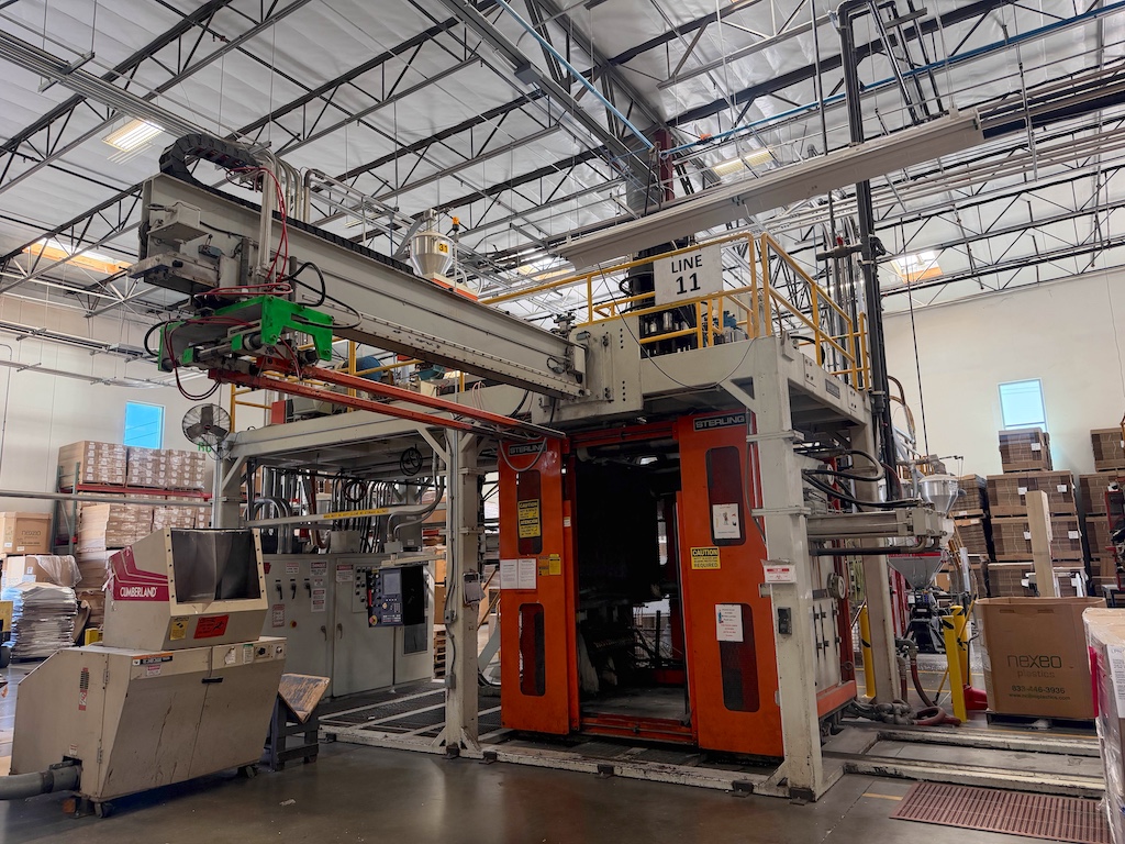 Used Sterling 20 lb. Accumulator Head Blow Molding: Accumulator Head