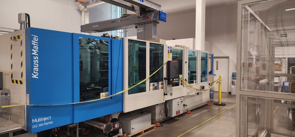 Used 2015 Krauss Maffei KM 350-750-380 - 3-Shot Injection Molding Machines: Horizontal