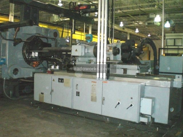 2000 Cincinnati Milacron MM1500-232W Two Platen Design - 1043-3.JPG