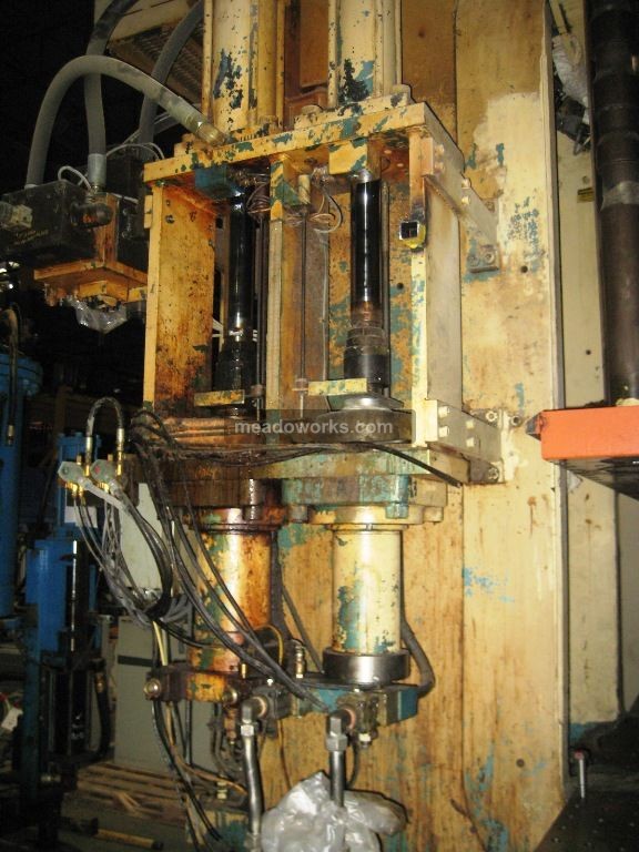Cincinnati Milacron RIMM125/5-6R Reaction Molding Press - 5213-2.JPG
