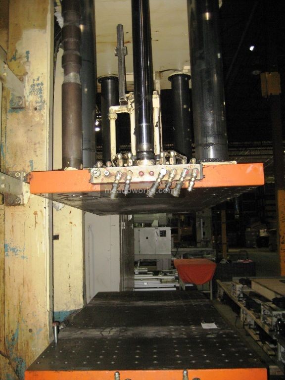 Cincinnati Milacron RIMM125/5-6R Reaction Molding Press - 5213-3.JPG