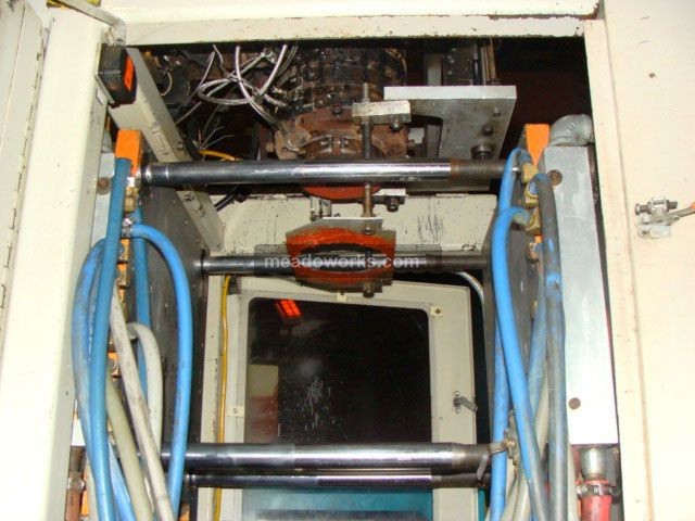 1993 Cincinnati Milacron E-50-5-1000 Accumulator Extrusion Blow Molder - 2139-4.jpg