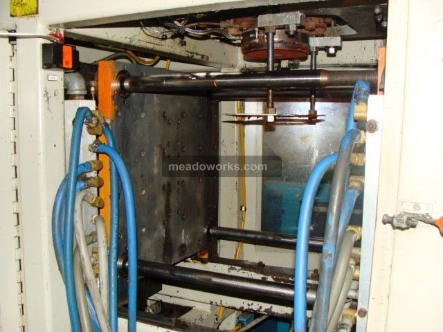 1993 Cincinnati Milacron E-50-5-1000 Accumulator Extrusion Blow Molder - 2139-5.jpg