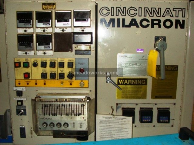 1993 Cincinnati Milacron E-50-5-1000 Accumulator Extrusion Blow Molder - 2139-7.jpg