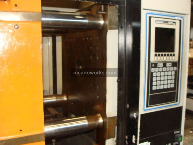 1995 Cincinnati Milacron VT165 - 2504-3.JPG