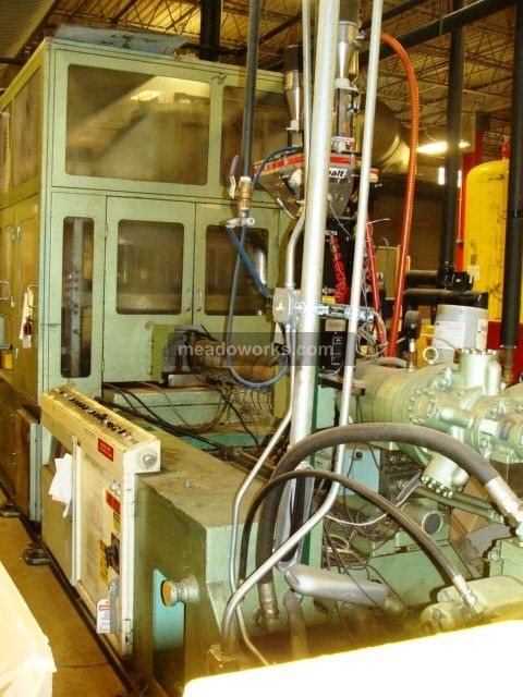 Aoki SBIII-500 PET Injection One-Step Stretch Blow Molder - 2602-2.JPG
