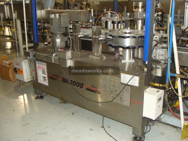 1998 B&H Manufacturing 2000 "U" Shaped Wrap Around Labeler