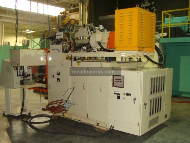 Tahara TZ 5554 Shuttle Blow Molder - 3489-2.JPG