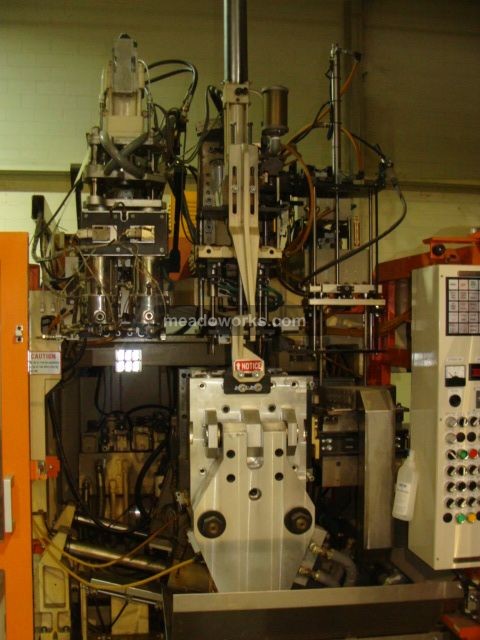 Tahara TZ 5554 Shuttle Blow Molder - 3489-4.JPG