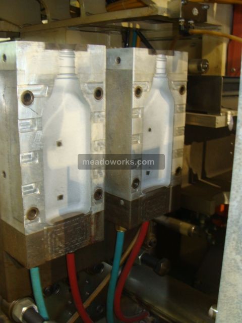 Tahara TZ 5554 Shuttle Blow Molder - 3489-5.JPG