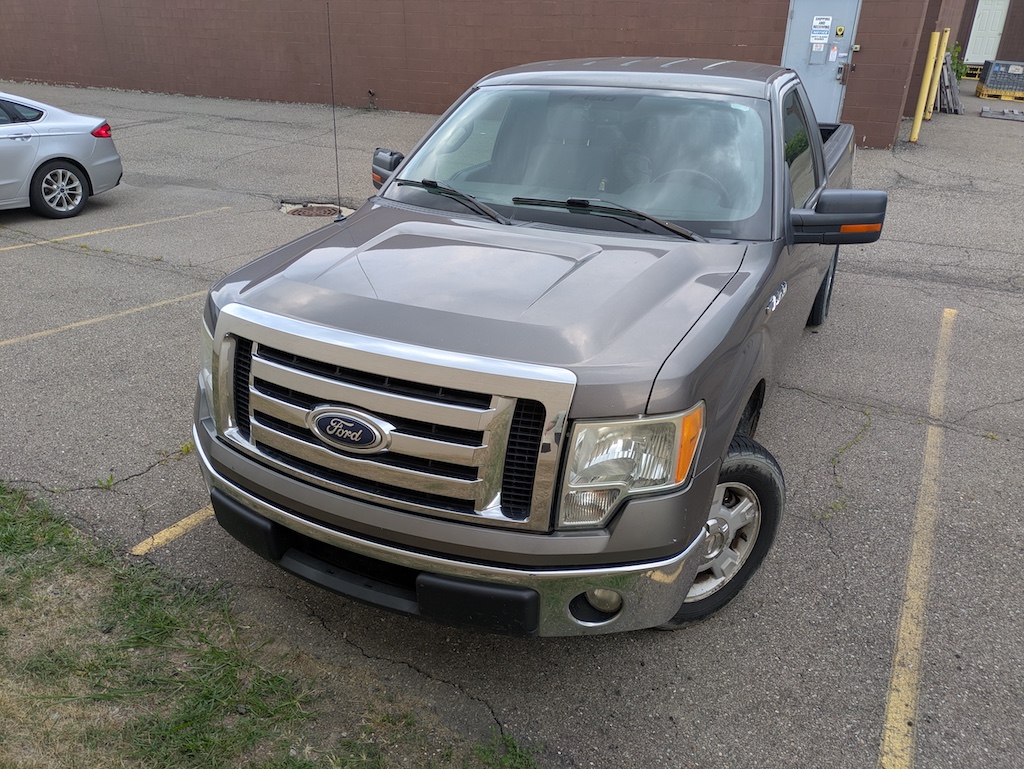 Ford F-150 XLT Regular Cab Pickup Truck - Image 2