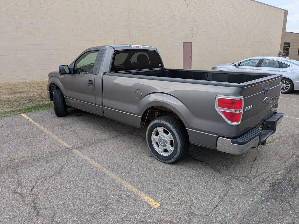 Ford F-150 XLT Regular Cab Pickup Truck - Image 3