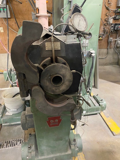 Davis-Standard extruder head with screen changer