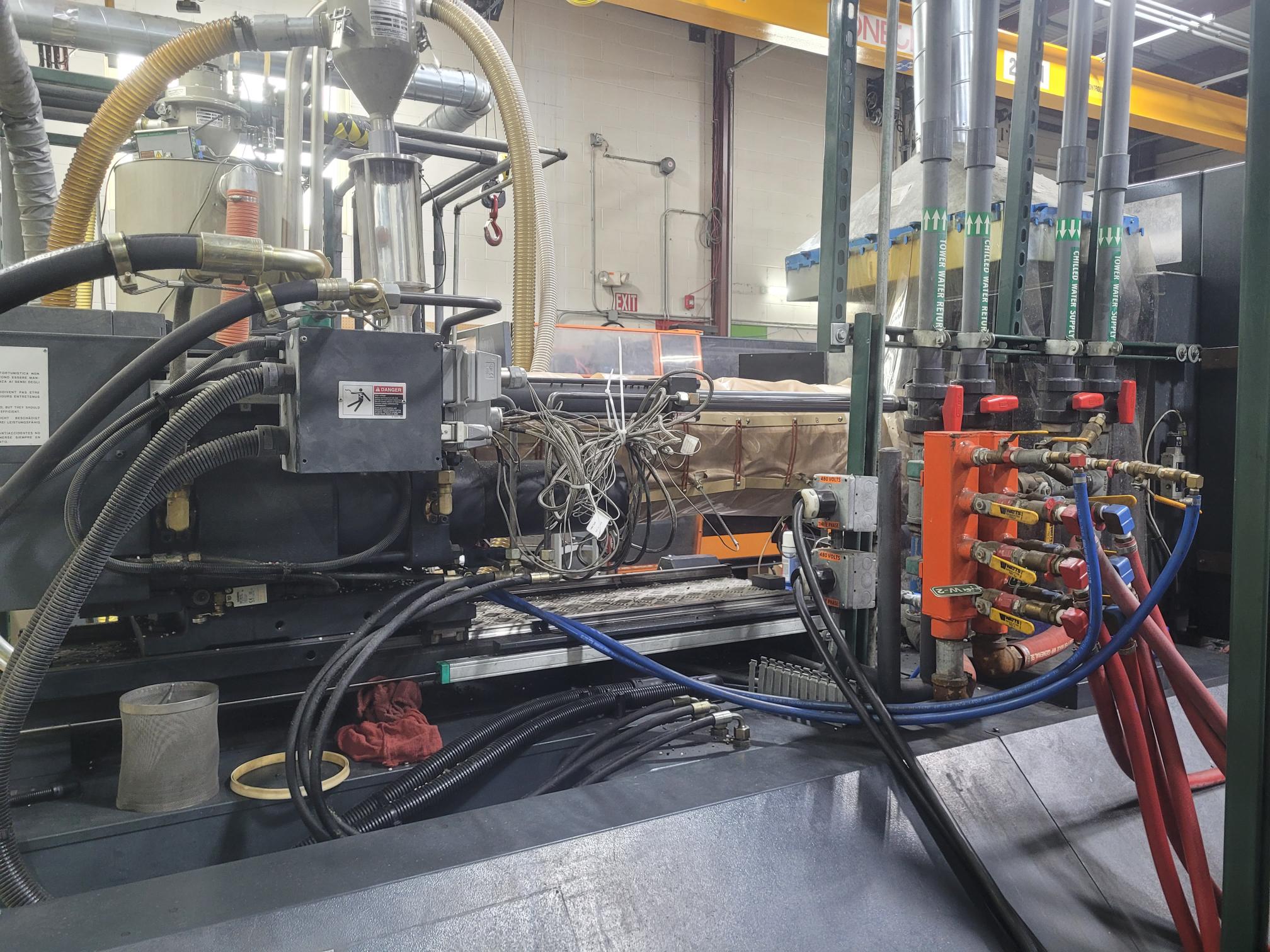 Injection unit, opposite side