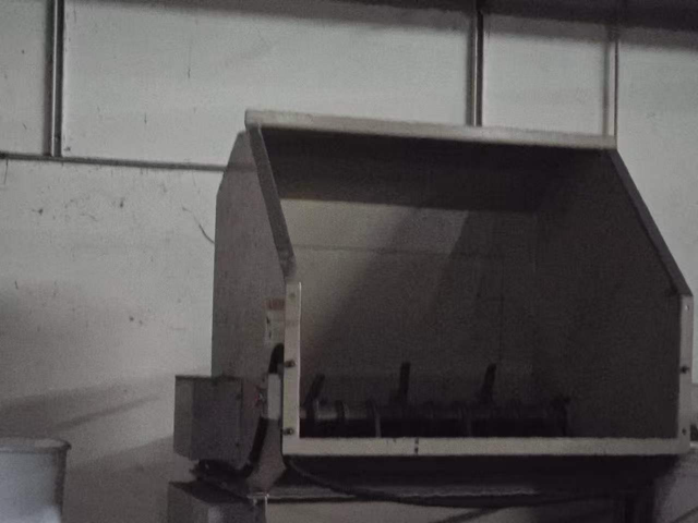 Screw infeed hopper