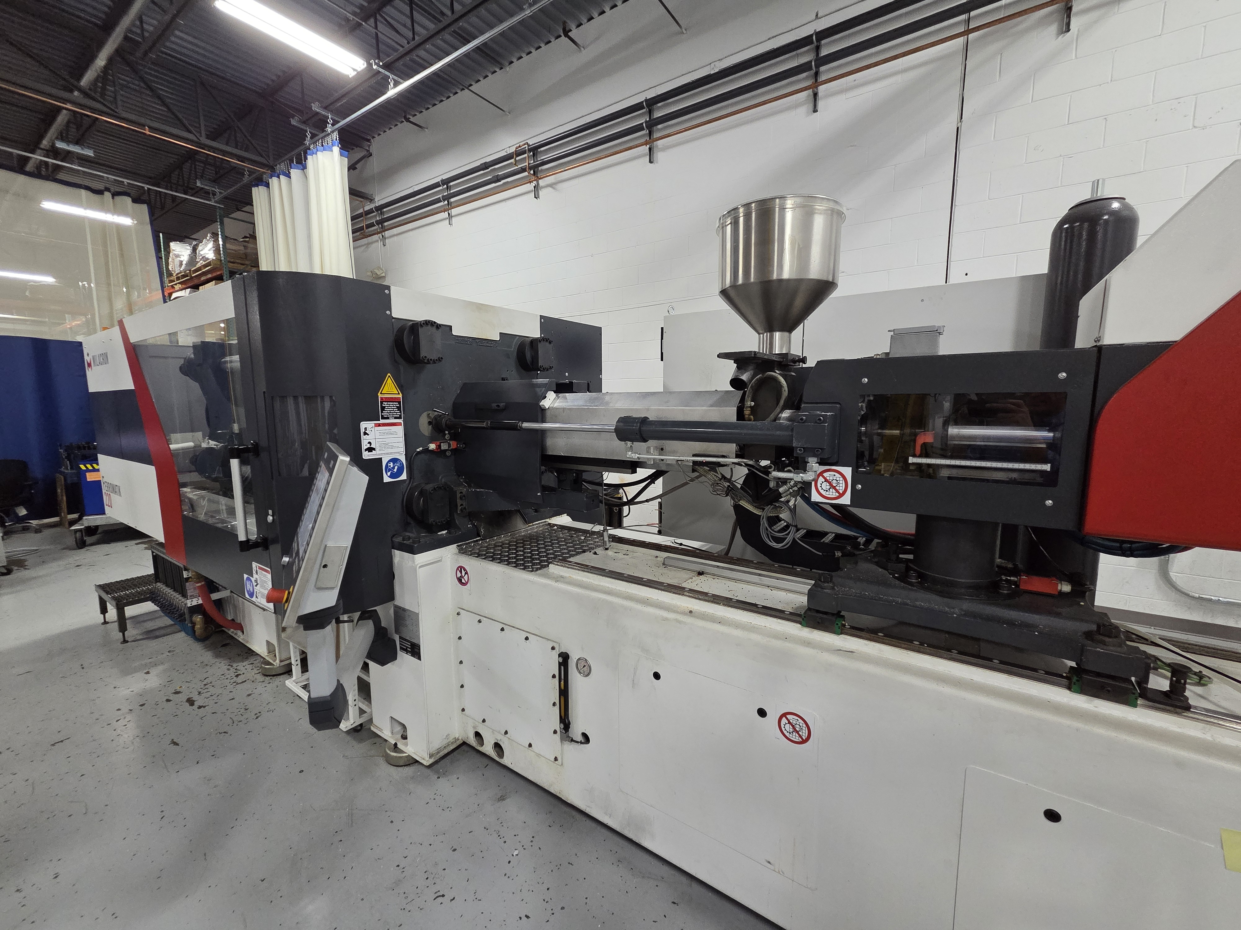 Used 2016 Milacron F220-APH45 horizontal injection molding machine - View 3