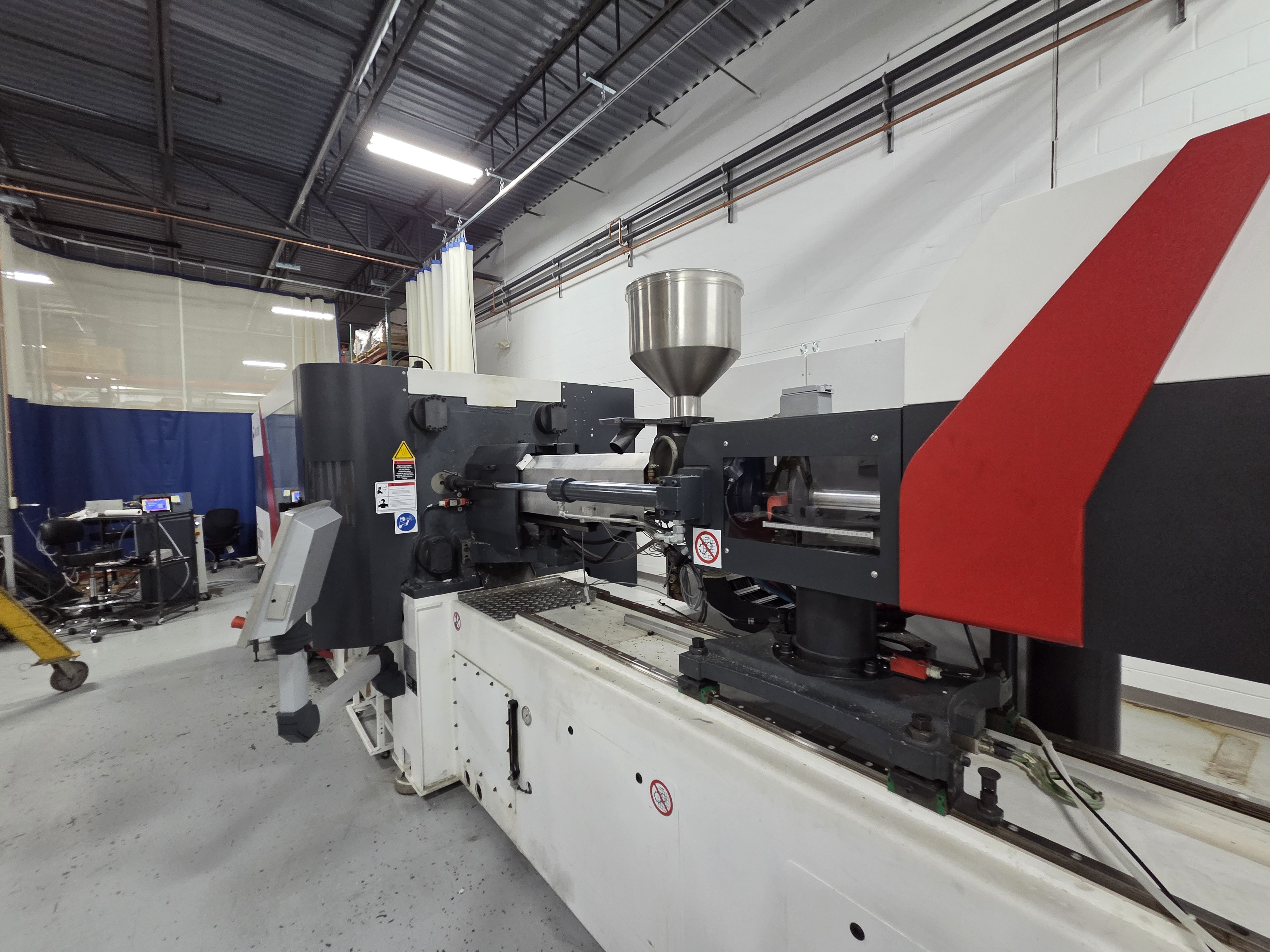 Used 2016 Milacron F220-APH45 horizontal injection molding machine - View 4