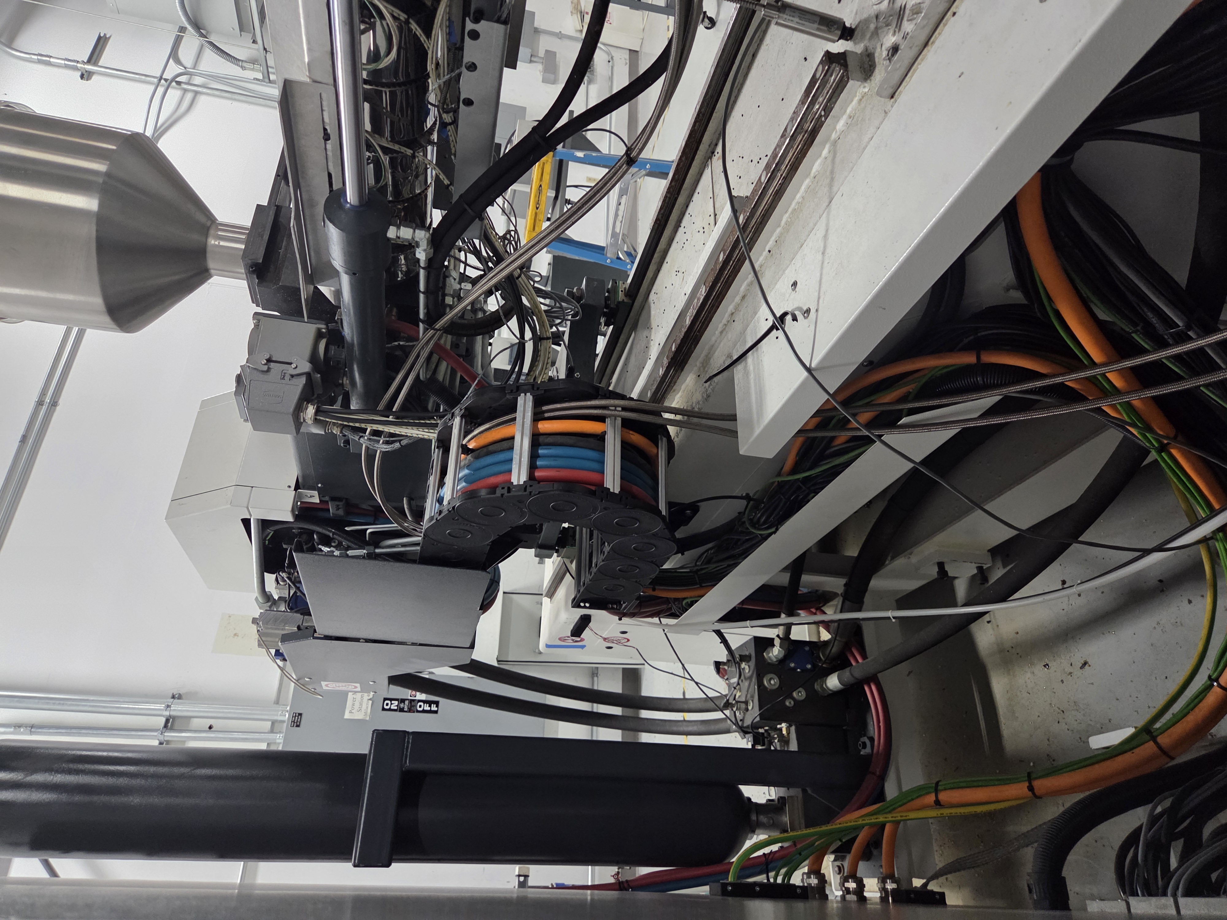 Used 2016 Milacron F220-APH45 horizontal injection molding machine - View 13