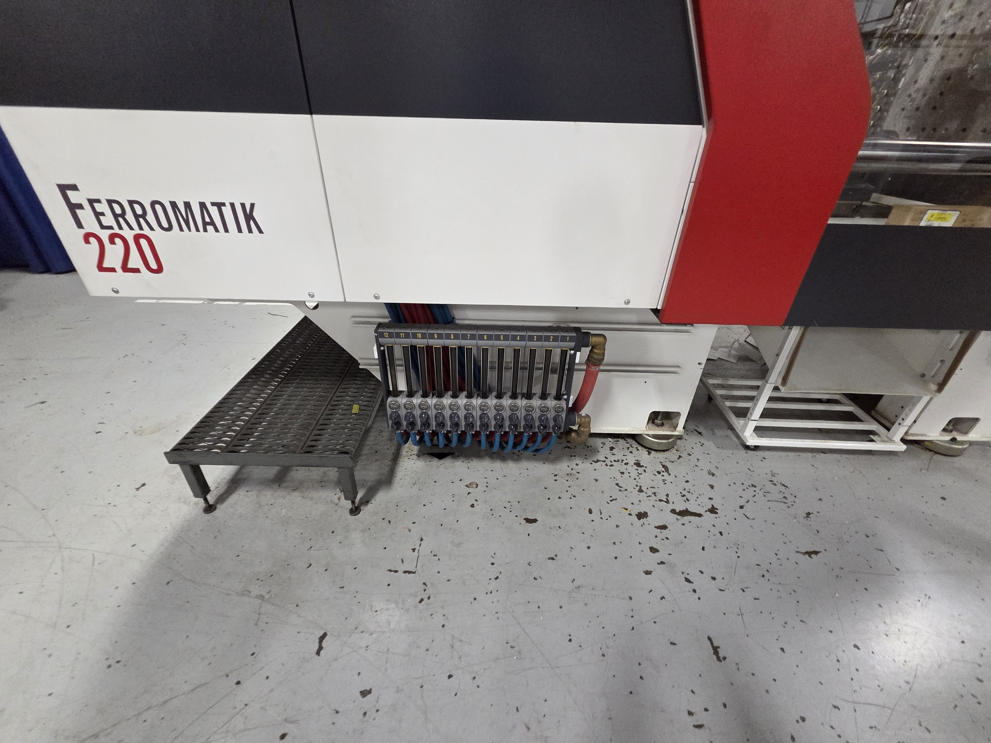 Used 2016 Milacron F220-APH45 horizontal injection molding machine - View 17