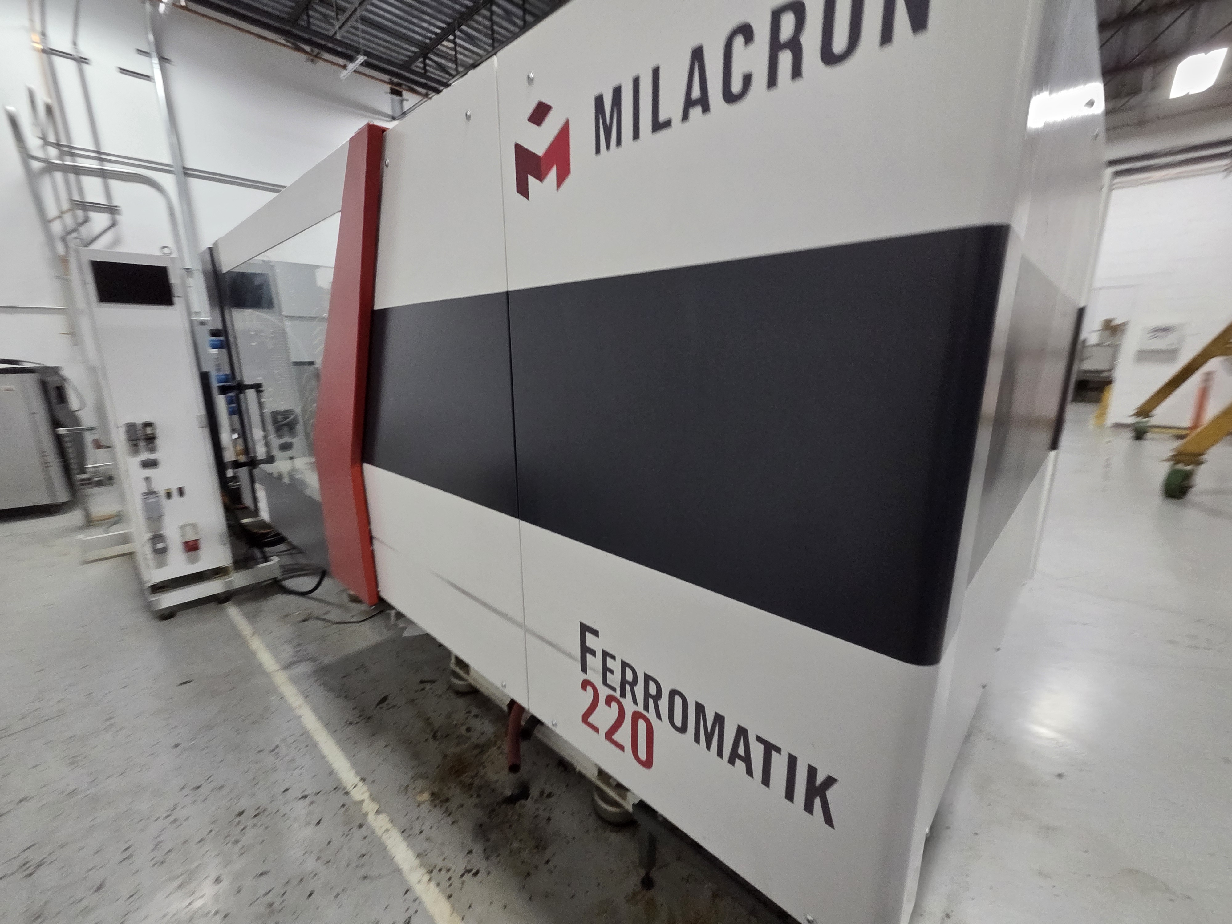 Used 2016 Milacron F220-APH45 horizontal injection molding machine - View 18