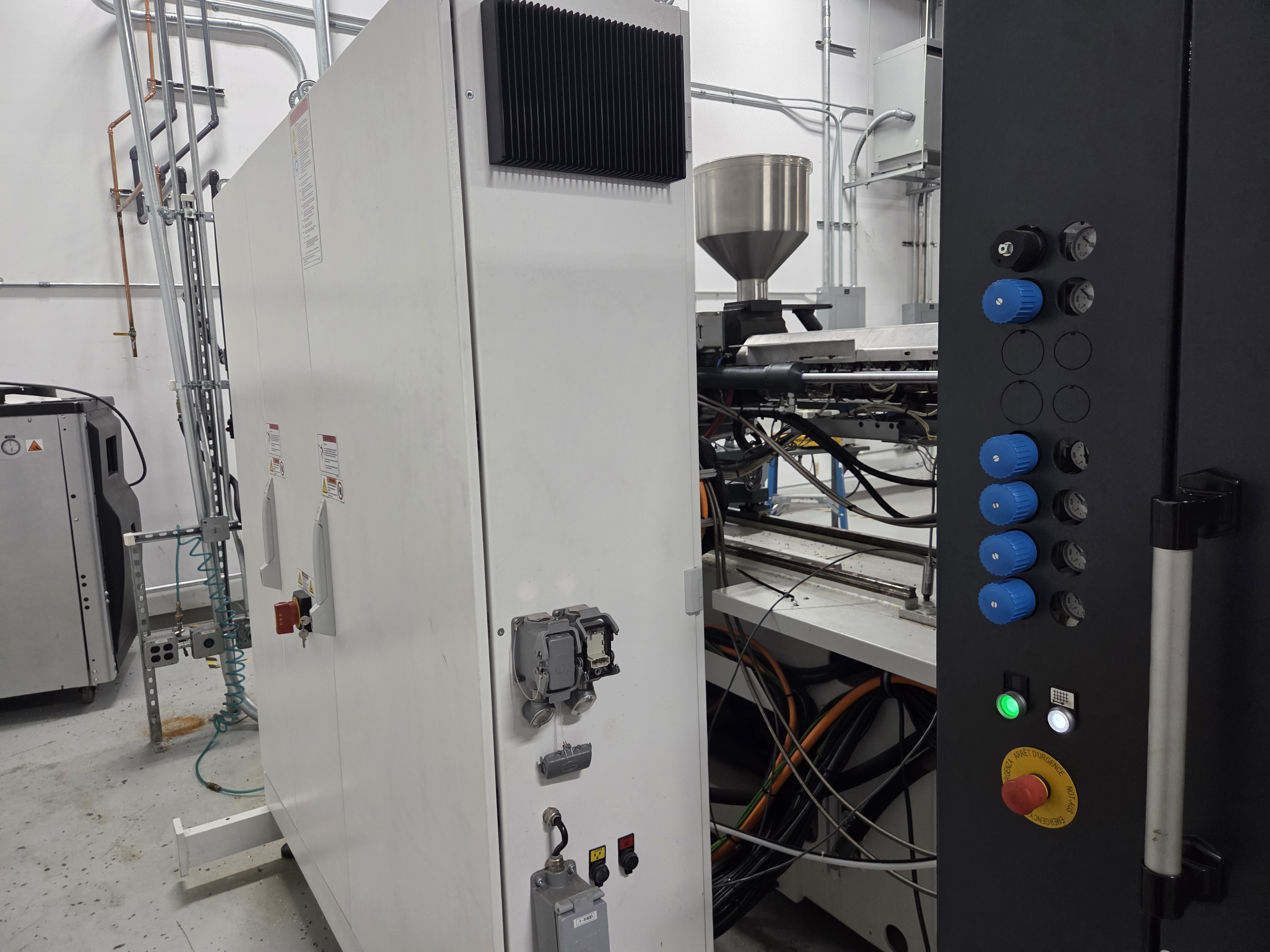 Used 2016 Milacron F220-APH45 horizontal injection molding machine - View 22