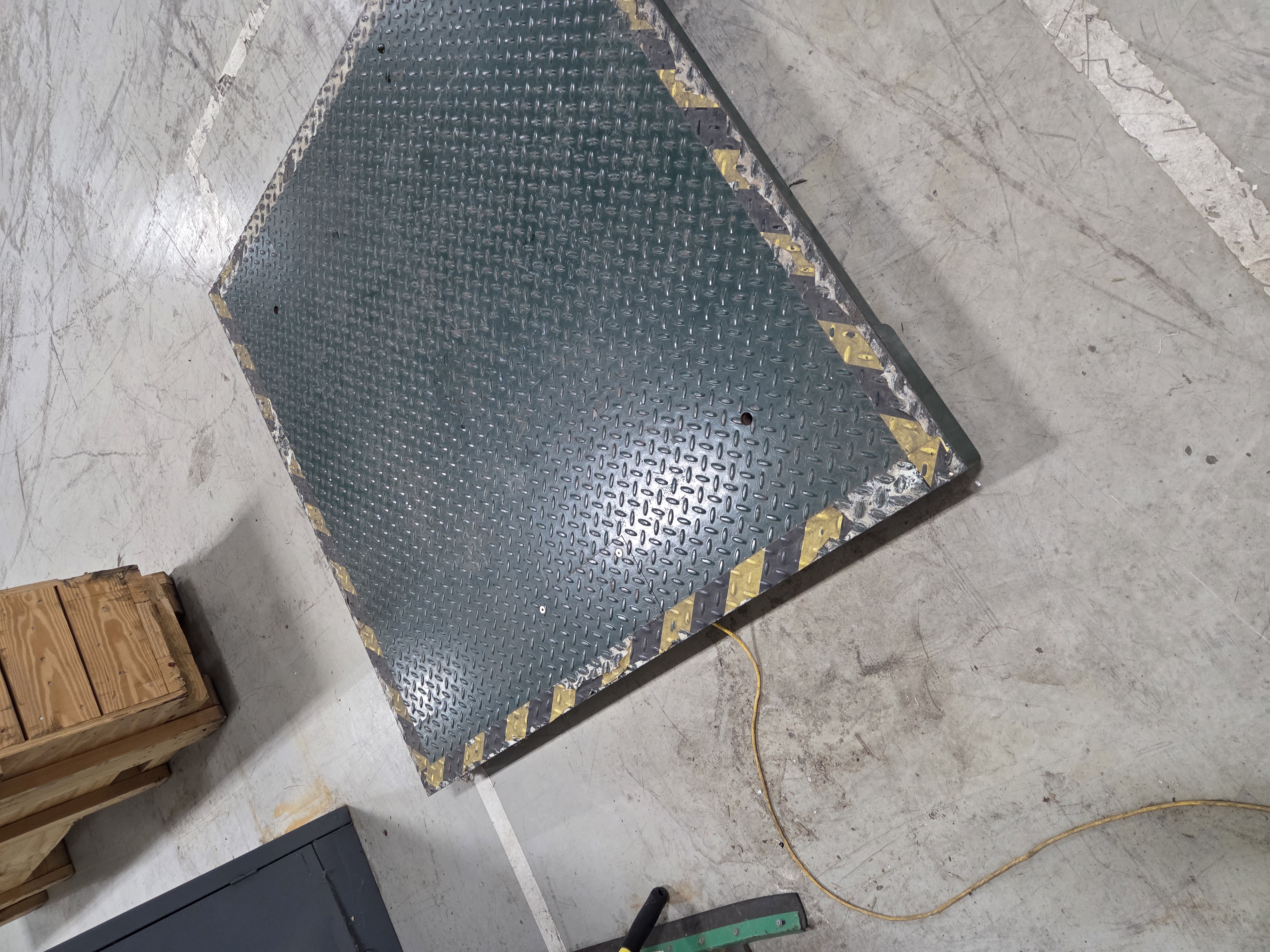 Used GSE Gator Deck 43x43 scale - View 2