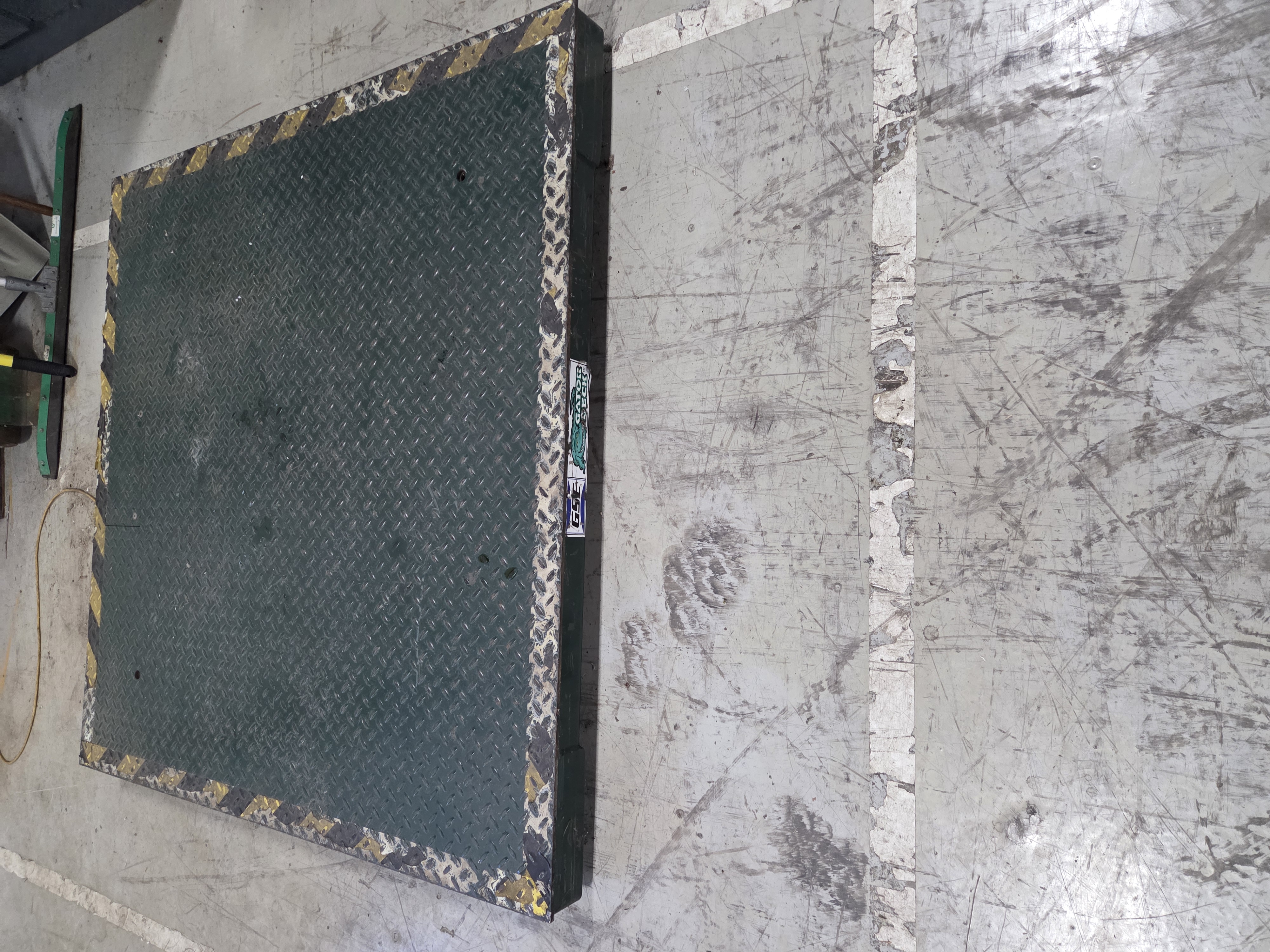 Used GSE Gator Deck 43x43 scale - View 3