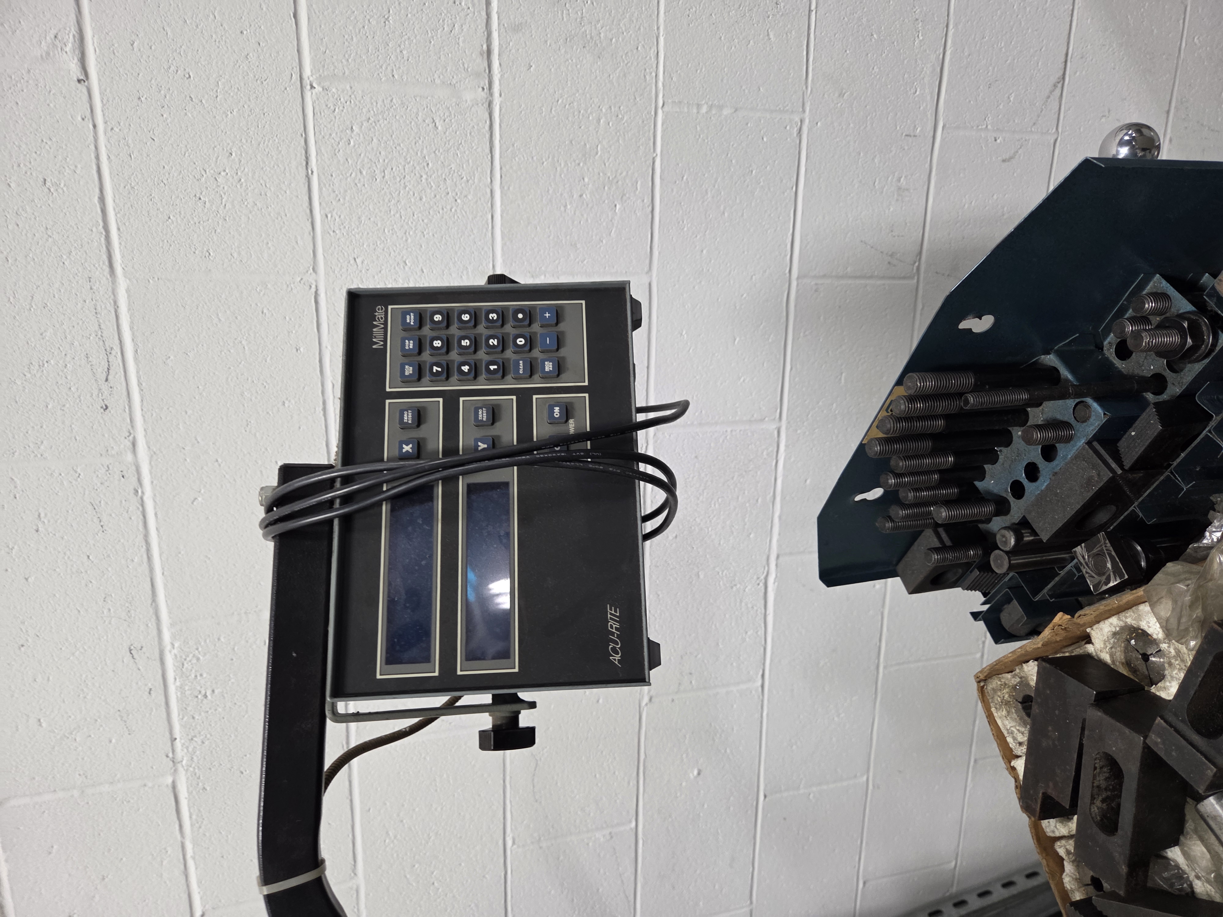 Used 1997 MSC vertical mill - View 9