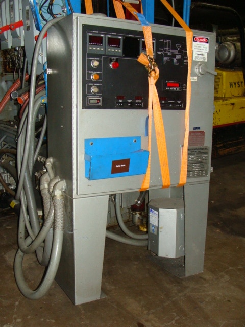 Used 1992 NEWBURY V6-76RS - Shuttle Injection Molding Machines: Vertical - View 3