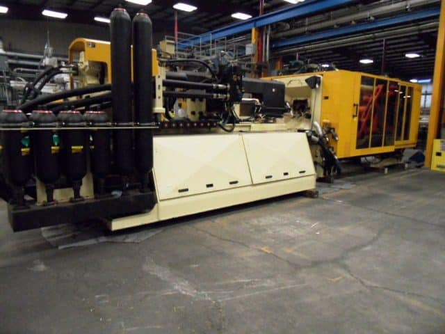 Used 2006 Husky HL500 Injection Molding Machines: Horizontal - View 4