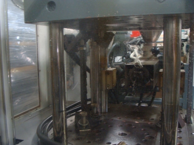 Used 1990 Battenfeld BA 300V / 50H Injection Molding Machines: Vertical - View 3
