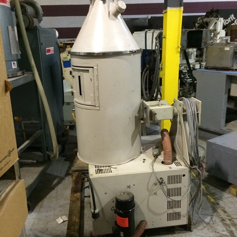 Used AEC-Whitlock AD30/4.0 Press Mounted Desiccant Dryer & Hopper Dryers - View 2