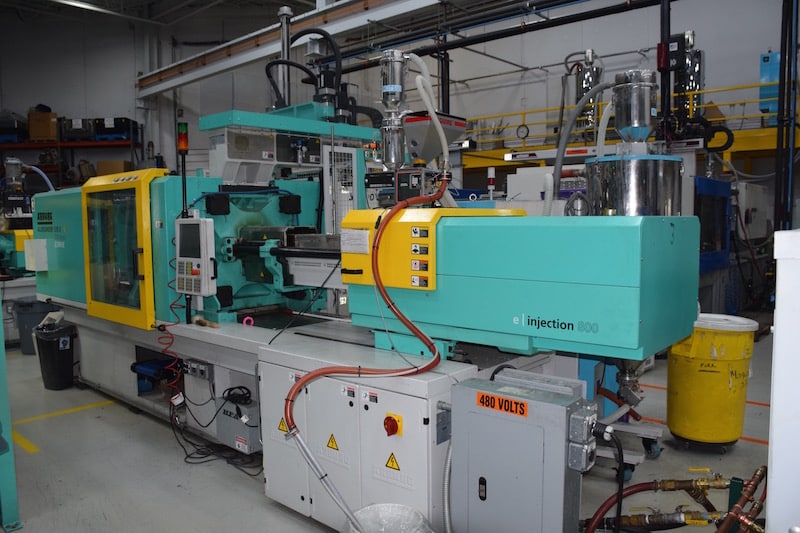 Used 2012 Arburg 570 E 2000-800 Injection Molding Machines: Horizontal - View 2