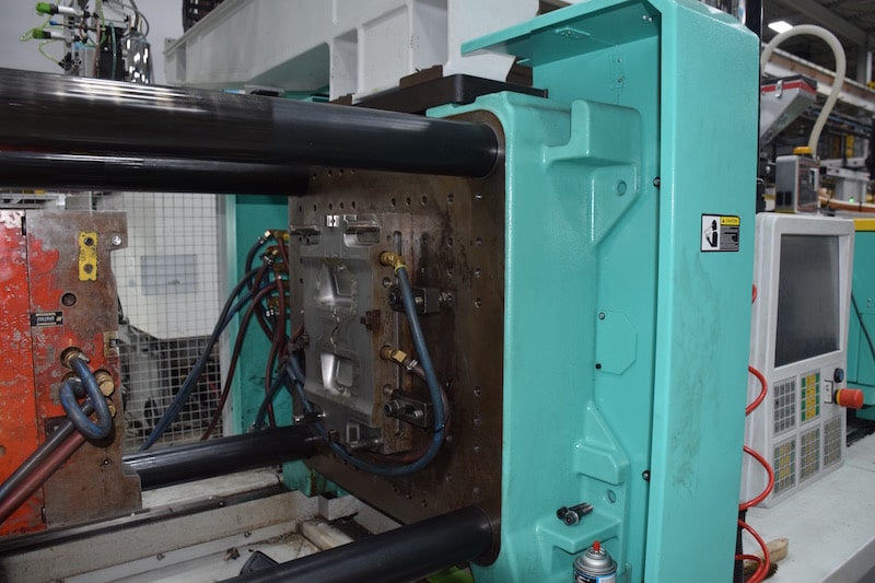 Used 2012 Arburg 570 E 2000-800 Injection Molding Machines: Horizontal - View 3