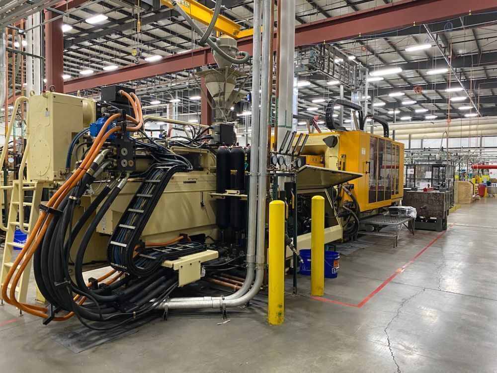 Used 2004 Husky HL500 Injection Molding Machines: Horizontal - View 4