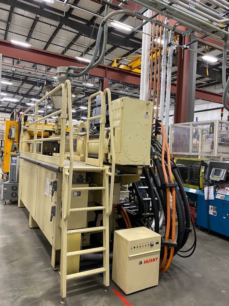 Used 2004 Husky HL500 Injection Molding Machines: Horizontal - View 3