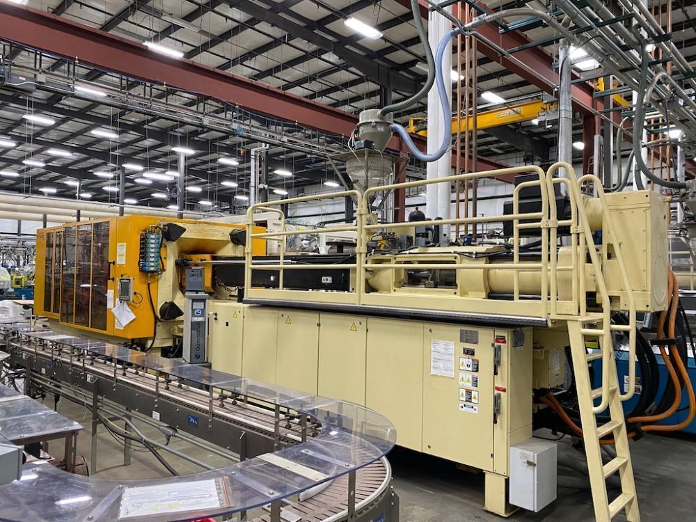 Used 2008 Husky HL500 Injection Molding Machines: Horizontal - View 2