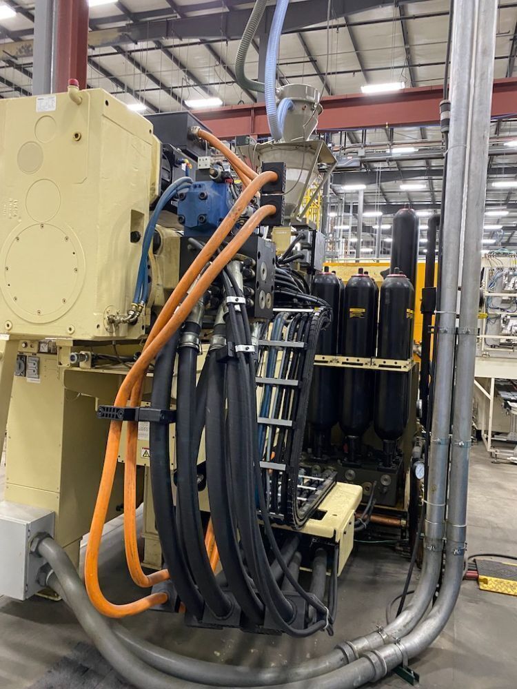 Used 2008 Husky HL500 Injection Molding Machines: Horizontal - View 3