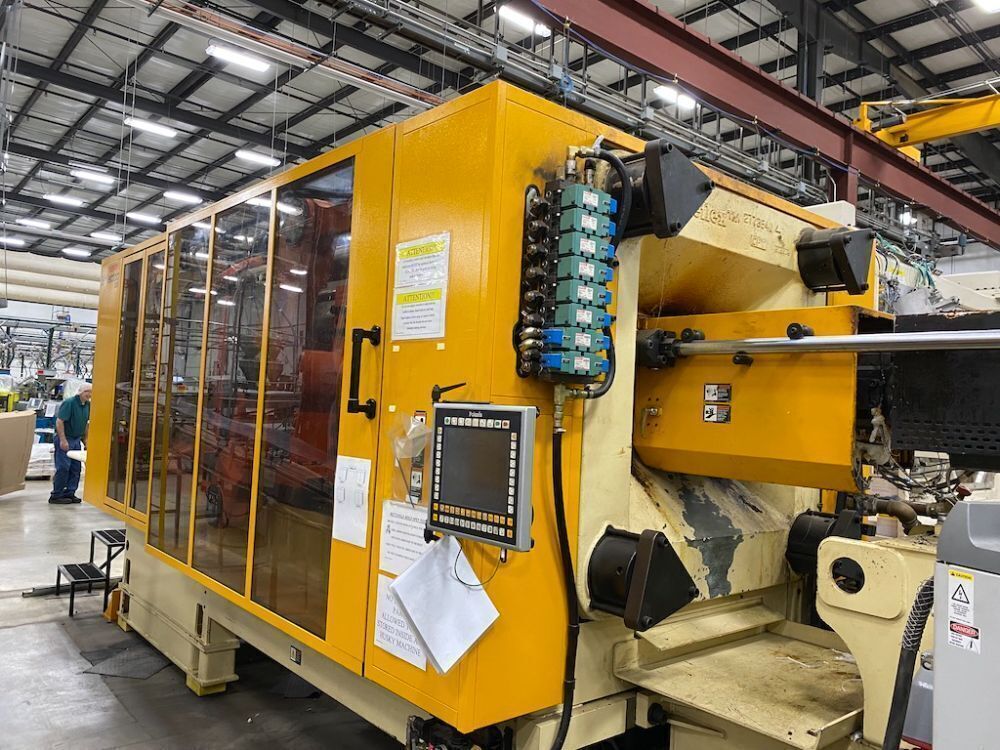 Used 2008 Husky HL500 Injection Molding Machines: Horizontal - View 4