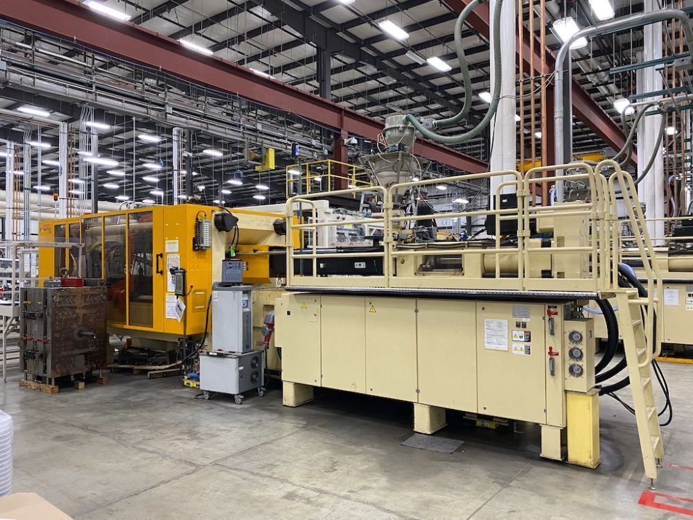 Used 2004 Husky HL500 Injection Molding Machines: Horizontal - View 2
