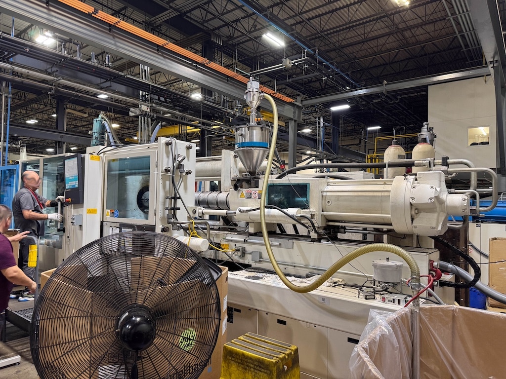 Used 2010 Krauss Maffei KM 500-4300 CX Injection Molding Machines: Horizontal - View 2