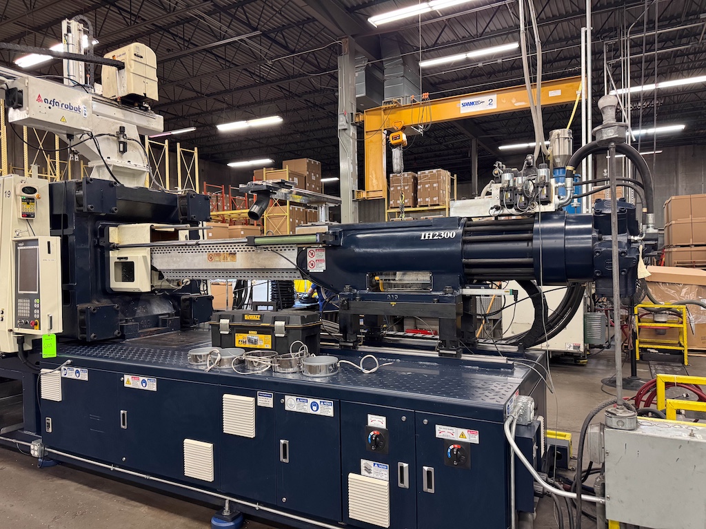 Used 2019 Woojin TH500S Injection Molding Machines: Horizontal - View 3