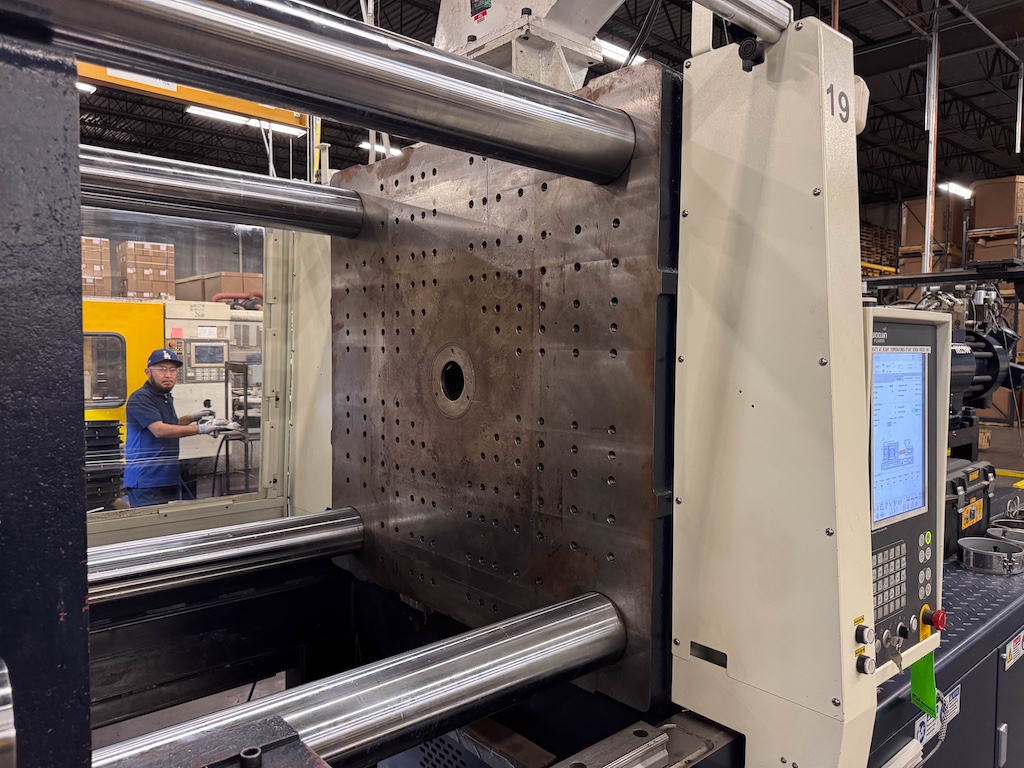 Used 2019 Woojin TH500S Injection Molding Machines: Horizontal - View 9