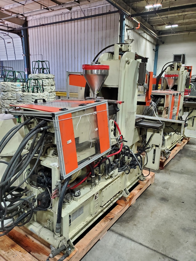 Used Multiplas VC-SD-35T Injection Molding Machines: Vertical - View 2