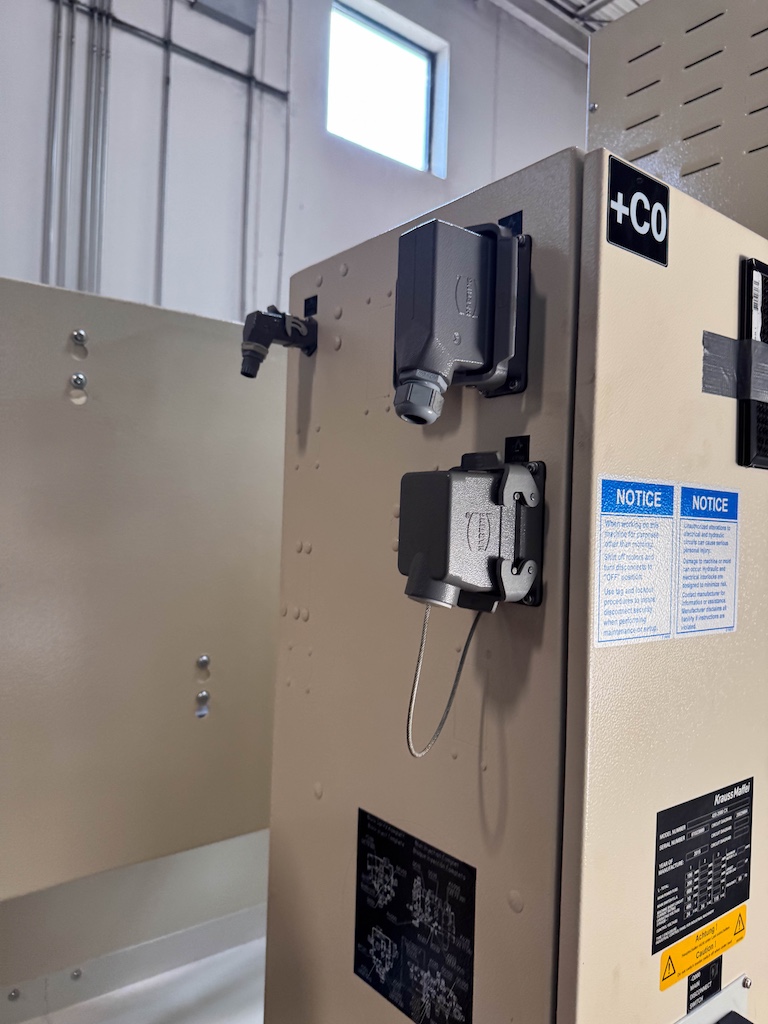 Used 2015 Krauss Maffei KM 420-2000 CX Injection Molding Machines: Horizontal - View 21