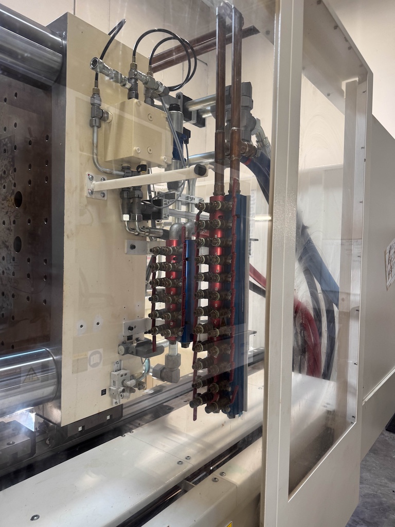 Used 2015 Krauss Maffei KM 420-2000 CX Injection Molding Machines: Horizontal - View 23