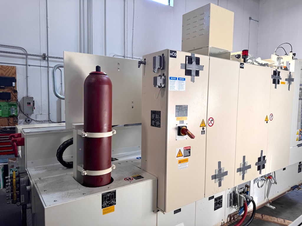 Used 2015 Krauss Maffei KM 420-2000 CX Injection Molding Machines: Horizontal - View 4